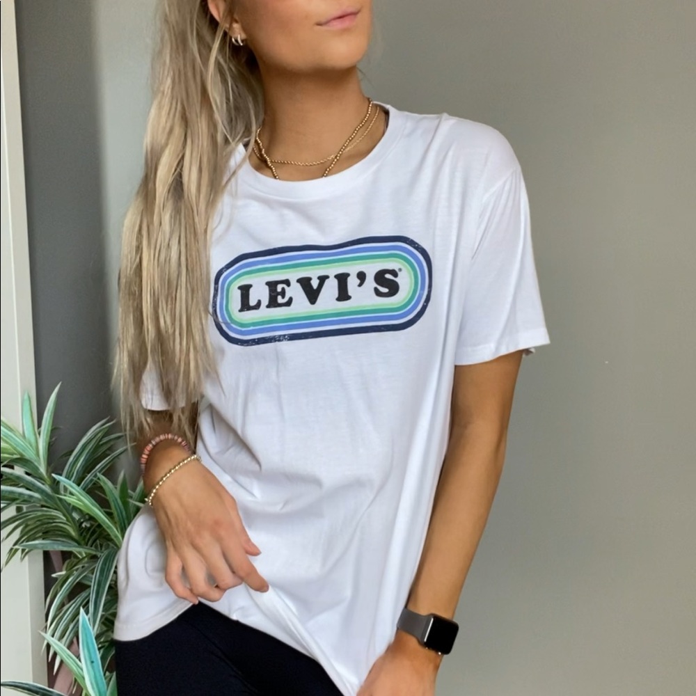 LEVI’S logo tee